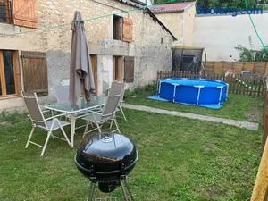 Image of Petite maison lorraine avec cheminée et jardin