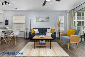 Image of Fully equipped 2BR 2BA with King Bed in heart of MB