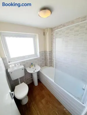 Image of 3 Bedroom Apartment in Rayleigh Town Centre with Balcony