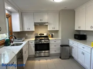 Image of J1 Pleasant Room near Rutgers U, hospitals