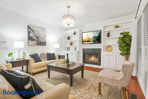 Image of Luxury 6BR Home with GameRoom Near Gas S Arena