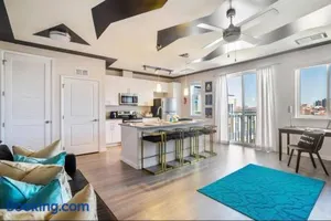 Image of Lux Penthouse Skyline, Views Gym , Free Parking & Wifi