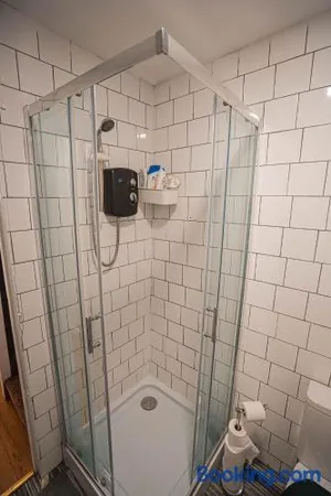 Image of Private and Spacious 2 Bedroom House - Free Parking!