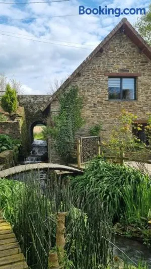 Image of Ancien moulin près d'un ruisseau