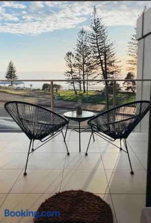 Image of Stylish getaway, beach views, 2 mins from shops