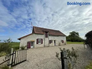 Image of Maison Confortable avec Grand Jardin et Wifi Inclus - FR-1-489-446