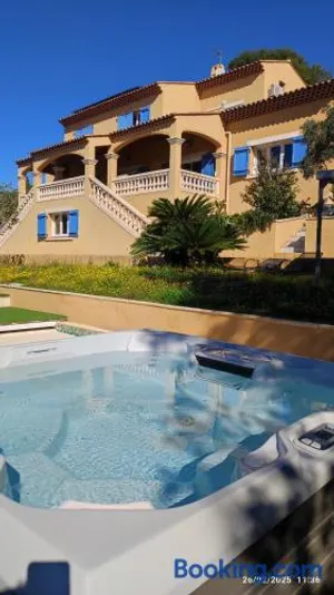 Image of La Maison Bleue