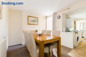 Image of Leamington Spa Town House 2-Bed, 2 Bath