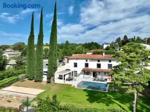 Image of A l Ombre des Cyprès