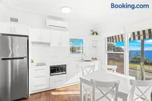 Image of Bayside 6, 21 Victoria Pde - sensational water views, linen