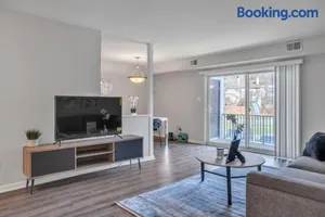 Image of Luxury On A Budget! Spacious Retreat Awaits