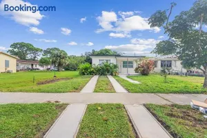 Image of Remodeled 3 bed 1 bath Home Near Beach with Game Room!