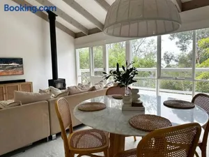 Image of Seaview Treehouse - three minute walk to the beach