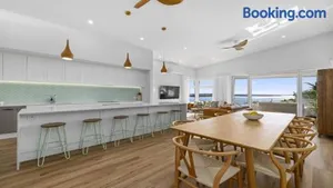 Image of Tea Trees - Modern Townhouse, Village and Beach