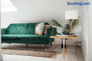 Image of Contemporary 1 Bedroom Loft in Ilford, London