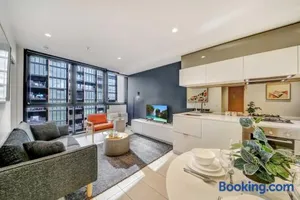Image of A Comfy 2BR Apt Near Crown & Southern Cross