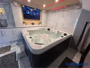 Image of Spa Jacuzzi Moon White