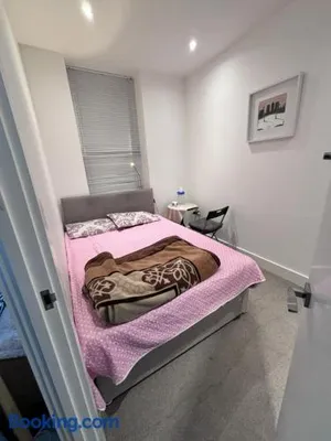 Image of Bath Road Slough Homestay