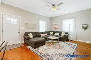 Image of *Lux Modern Townhome * Downtown* King Beds * Duke*