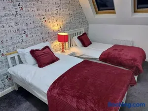 Image of Luxury 4 bed house in Swindon