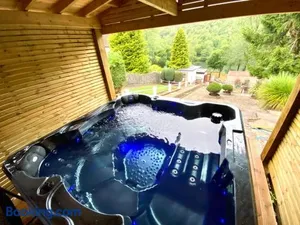 Image of Lakeside View With Hot Tub