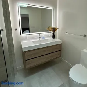 Image of Modern, Renovated 5b/3ba near Apple, Kaiser