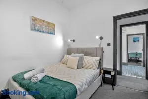 Image of Cozy 2BR Apartment - Free Parking - Equipped Kitchen