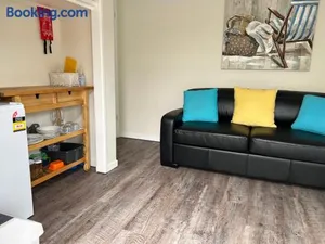 Image of Tropical Suite PRIVATE CENTRAL BUDDINA STYLE