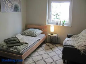 Image of #3 Gemütliches ruhiges Zimmer Gartenblick, Gemeinschaftsbad W-Lan Airport nah gelegen mit Late Night Check in Haus Nr 9,5