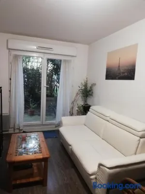 Image of Appartment with garden - Chaville
