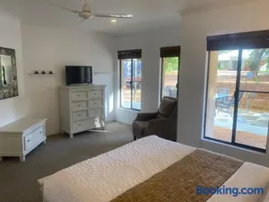 Image of Hook Wine & Sinker