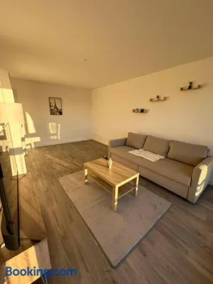 Image of Joli appartement vue Tour Eiffel de loin