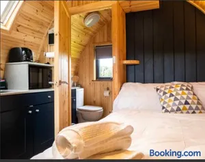 Image of Robins Nest Glamping Pod with Hot Tub