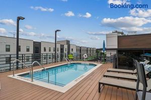 Image of Unbelievable Apt Rooftop Pool Gym Sleeps 4 Walk to UGA Sanford