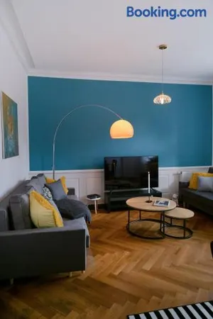 Image of BELLA - Business&Family - 2 Zimmer direkt neben Schloß, Parkplatz, SmartTV, Netflix, Waschmaschine, 24h Checkin, 71qm, Kingsizebett, Hotelbettwäsche