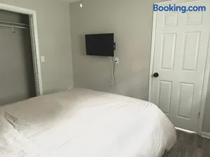 Image of Queen Suite - Hot Tub - Home Theater - WiFi