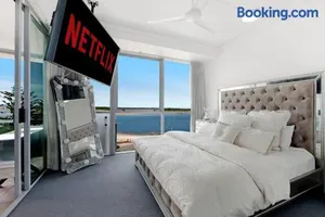 Image of Exceptional Luxury ~ Broadwater Beauty ~ Free Parking ~ Top Location