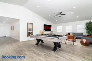 Image of Spacious Family Oasis ~ PoolTable ~ Backyard ~ Pkg