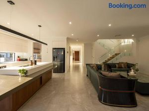 Image of Brand New 5B Luxury Modern Dream House at Rochedale