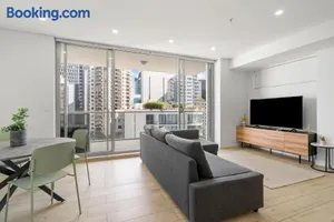 Image of 92P Bright 2BR Abnb-Style Near Westfield with View & Free Parking