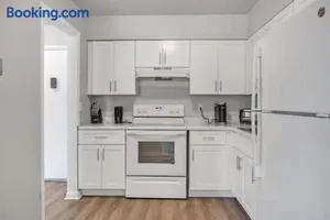 Image of Luxury On A Budget! Spacious Retreat Awaits