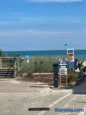 Image of Pink flamingo/walk to beach w/ king bedroom
