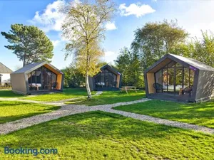 Image of Tenthuisje in het groen, een suite met eigen badkamer