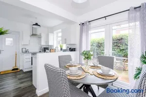 Image of Welcoming 3 bed home, 10 mins from Chester races and zoo