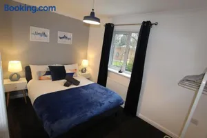 Image of 4 Bedroom House Near Manchester Airport, Wythenshawe Hospital and Trafford Centre