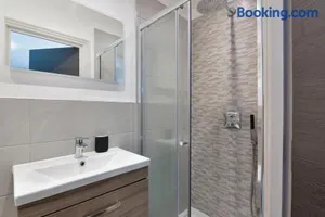 Image of Spacious, 3 bedroom, 2 bathroom, Surbiton