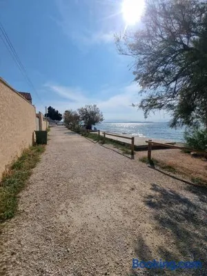 Image of Appartement, vue sur l’étang, proche aéroport.