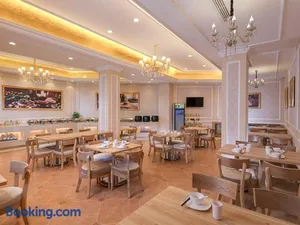 Image of Vienna Hotel (Quanzhou Bus Station)