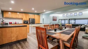 Image of The Summit 1770