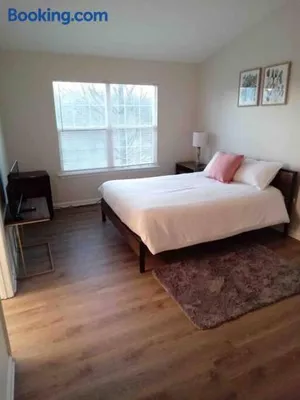 Image of Elegant 4 bedroom house with community pool & deck